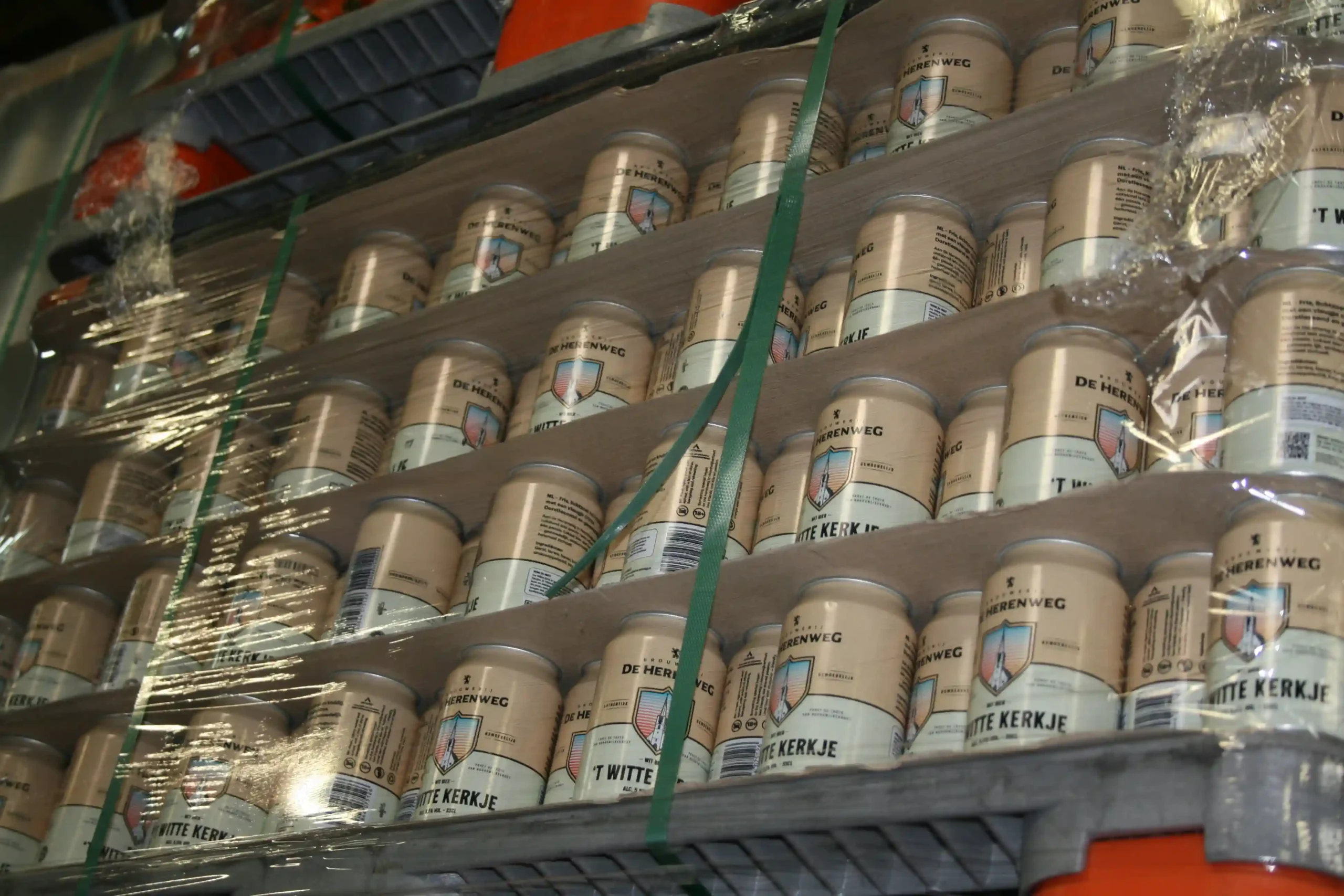 witte kerkje gestapeld